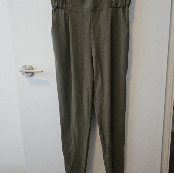 ✨Gu NWT V-Neck Olive Jumpsuit Size XL✨ - Picture 8 of 9
